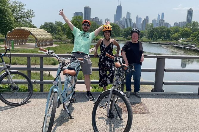 2 Hour Chicago Landmarks & Lakefront E-Bike Tour - Guides, gear, and the small choices that improve your ride