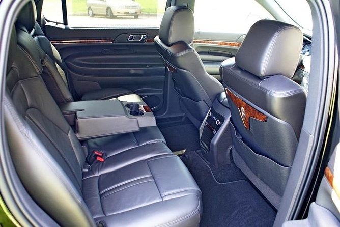 Chicago Airport Transfer to O'Hare & Midway - Luxury Sedan - Private Luxury Sedan From Chicago Loop to O’Hare