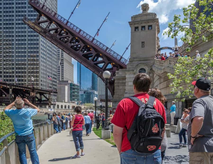 Chicago: Best of Attractions Walking Tour +Bike/Kayak Rental - Starting at Palmer House Hilton: easy meeting and quick orientation