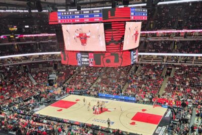 Chicago Bulls Basketball Game Ticket at United Center - The game experience: Bulls live, halftime show included
