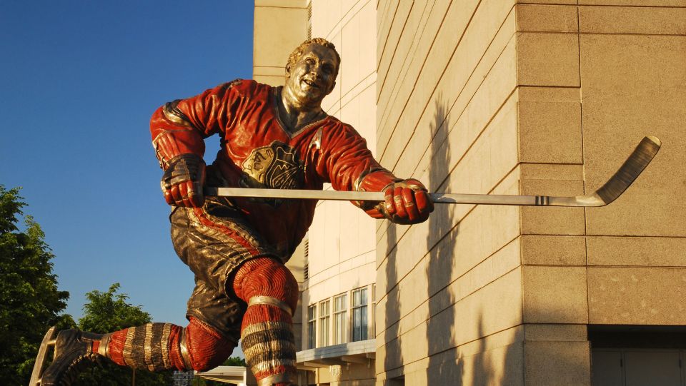 Chicago: Chicago Blackhawks NHL Game Ticket at United Center - Before the Puck: How to Turn a Ticket Into a Real Night Out