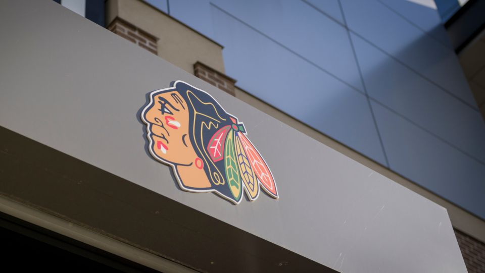Chicago: Chicago Blackhawks NHL Game Ticket at United Center - Crowds, Arena Rules, and What to Leave at Home