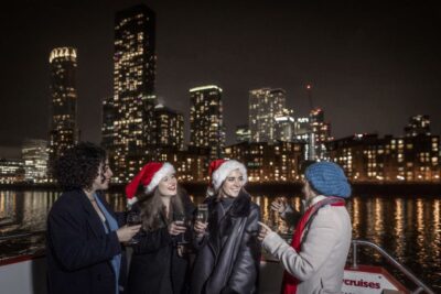 Chicago: Christmas Eve Lake Michigan Gourmet Dinner Cruise - 2.5 Hours Afloat on Christmas Eve: How the Evening Flows