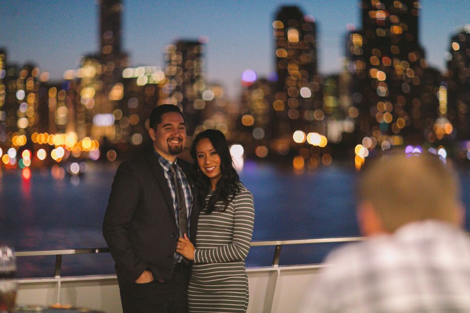 Chicago: Christmas Eve Lake Michigan Gourmet Dinner Cruise - Lake Michigan Views: Willis Tower, Navy Pier, and Where to Look