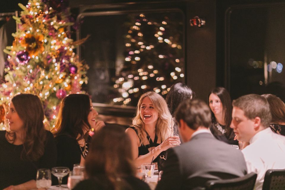Chicago: Christmas Eve Lake Michigan Gourmet Dinner Cruise - Drinks, Comfort, and Service: What’s Included vs. What’s Extra