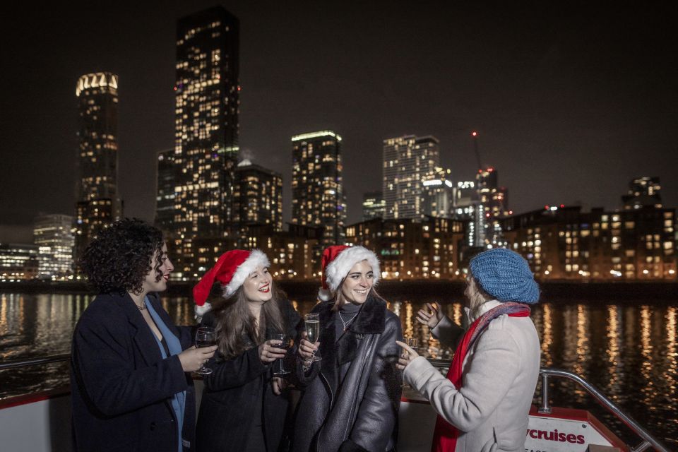 Chicago: Christmas Eve Lake Michigan Gourmet Dinner Cruise - 2.5 Hours Afloat on Christmas Eve: How the Evening Flows