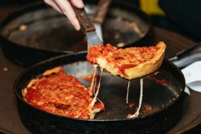 Chicago: Classic Food Walking Tour with Bike or Kayak Rental - Pizza, hot dogs, Italian beef, and brownies: the tasting lineup that matters
