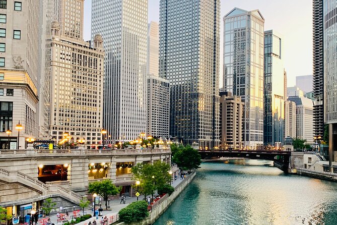 Chicago Food and Culture Walking Tour - Pizzeria Uno: where deep dish legends meet the real meal plan