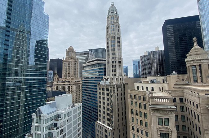 Chicago Gangsters and Movies Tour - Stop 1: 238 N State St and the filmed stories along the Chicago Riverwalk