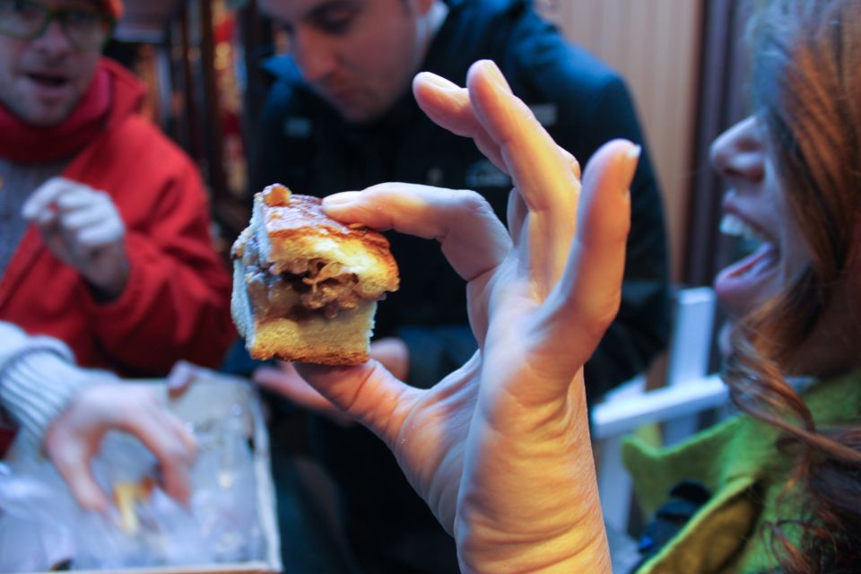 Chicago: Guided Holiday Walking Tour and Food Sampling - Where the tour really shines: the guide’s pace and holiday know-how