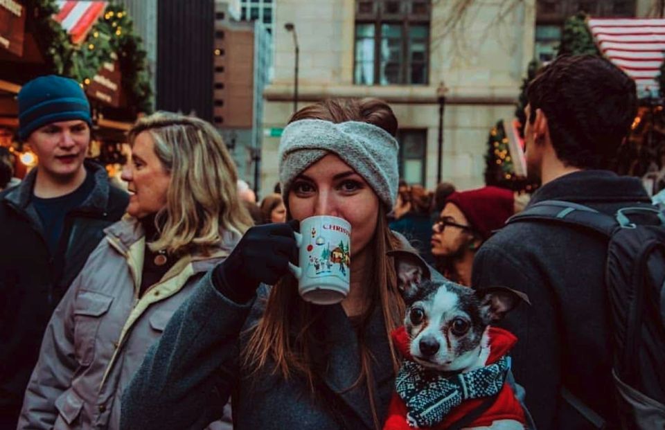 Chicago: Guided Holiday Walking Tour and Food Sampling - Millennium Park Christmas tree and ice rink: the “postcard” stop