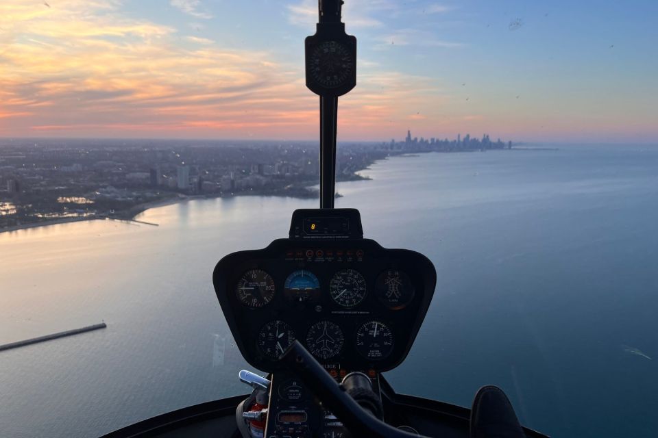 Chicago: Helicopter Tour of Chicago Skyline - Willis Tower and the “big Chicago” moment
