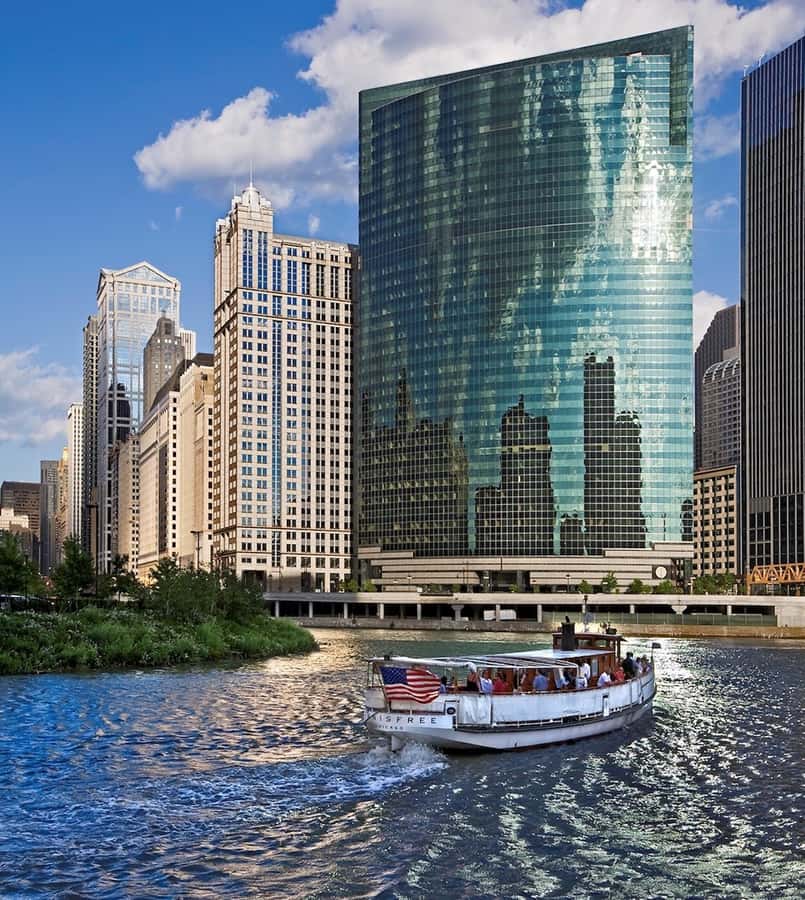 Chicago: Historic Architecture Chicago River Small Boat Tour - Why This Small Boat Changes the Way You See Chicago