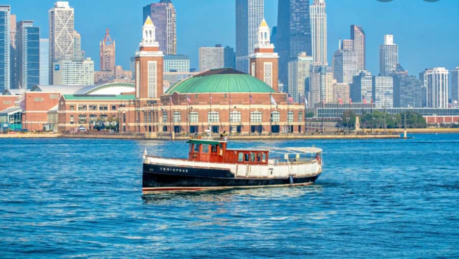Chicago: Historic Architecture Chicago River Small Boat Tour - Spotting Chicago’s Styles: Art Deco to Modern Giants