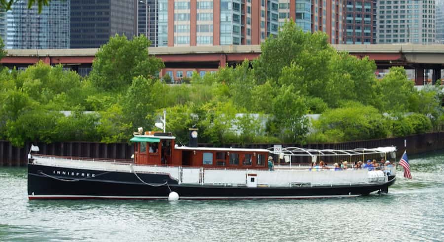 Chicago: Historic Architecture Chicago River Small Boat Tour - Included Refreshments: Small Details That Keep the Cruise Comfortable