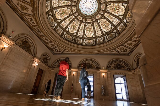 Chicago in a Day: Food and Architecture Private Walking Tour - Meet at the Chicago Theatre and expect a very walkable core