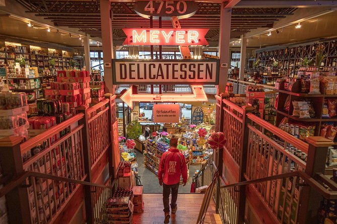 Chicago in a Day: Food, History & Architecture Walking Tour - Chicago River walks, skyline views, and the daily commute feel