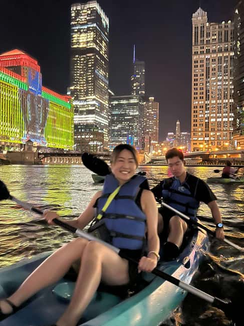 Chicago: Moonlight Paddle Tour on the Chicago River - First contact: the river edge, safety briefing, and gear