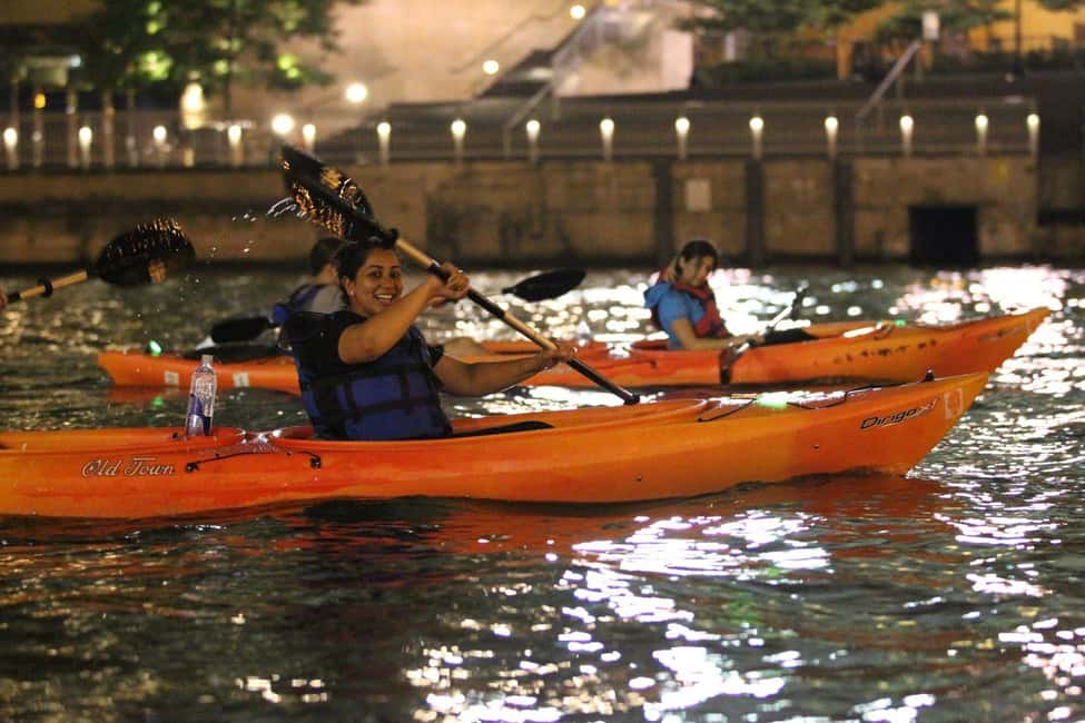 Chicago: Moonlight Paddle Tour on the Chicago River - The 1.5-hour paddle: what the timing really feels like