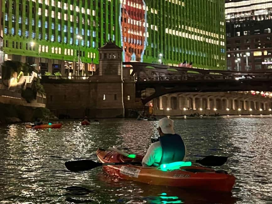 Chicago: Moonlight Paddle Tour on the Chicago River - Spotting Chicago’s lights: Willis Tower and Marina City from the kayak