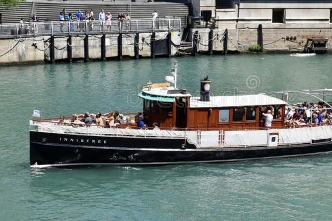 Chicago River Architecture Tour Aboard a Historic Yacht - Stop-by-stop: your Chicago River architecture route