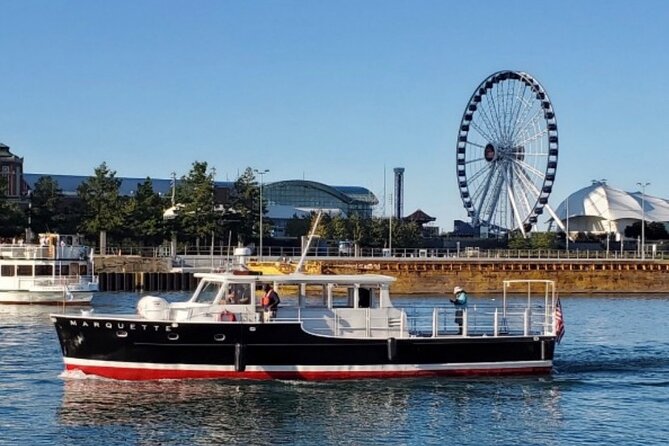 Chicago River Architecture Tour Aboard a Historic Yacht - The guide’s role: facts, humor, and full-session narration