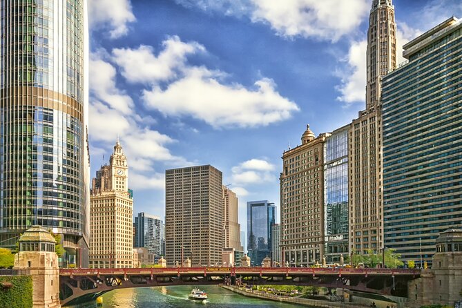 Chicago Riverwalk Self-Guided Walking Tour - Memorials and skyline architecture: Vietnam Veterans Memorial and Marina Towers