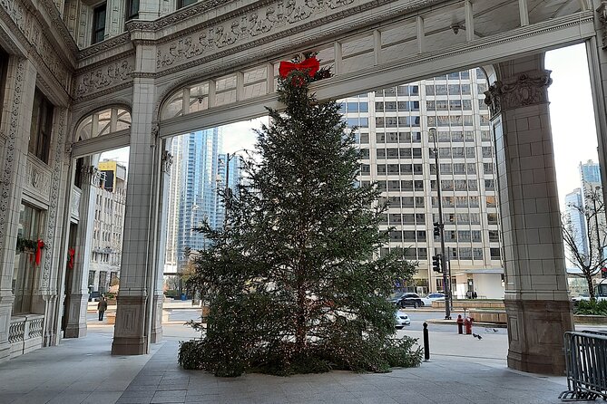 Chicago Seasonal Stroll Walking Tour of Holiday Attractions - Architecture photos: Michigan Avenue Bridge, Daley Plaza, and Jay Pritzker Pavilion