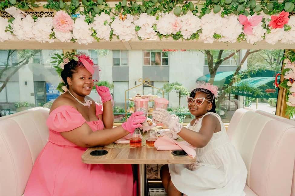 Chicago: Tea Around Town With Curated Teas & Iconic Sights - The Tea Service: Three Teas, Scones With Clotted Cream, and Savory Bites