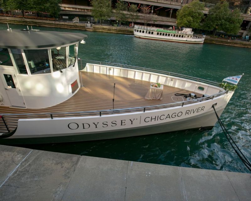 Chicago: Thanksgiving Gourmet Lunch Cruise on Chicago River - Finding the dock near NBC Tower: the part you should not wing