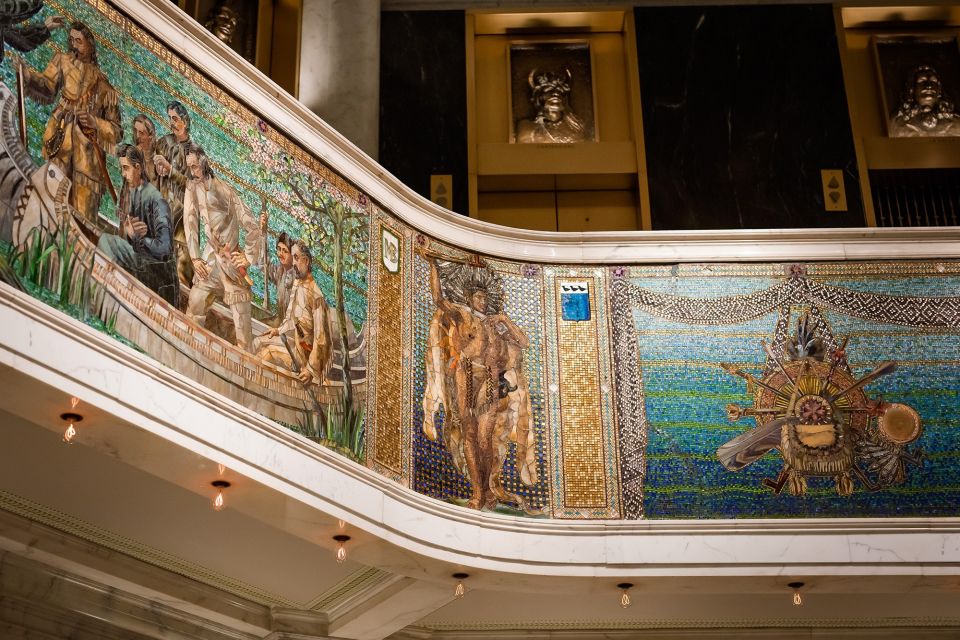 Chicago: Tiffany Art Glass Works Walking Tour - Chicago Architecture Center galleries: the short indoor boost
