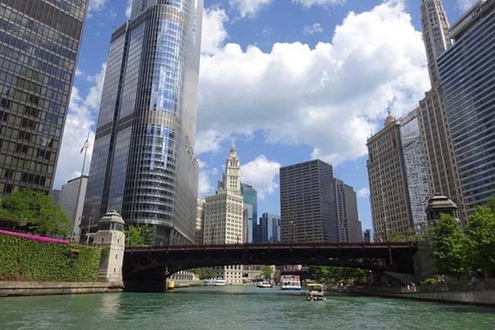 Chicago: Tiki Bar Cruise on Chicago River or Lake Michigan - Should you book this tiki bar cruise?