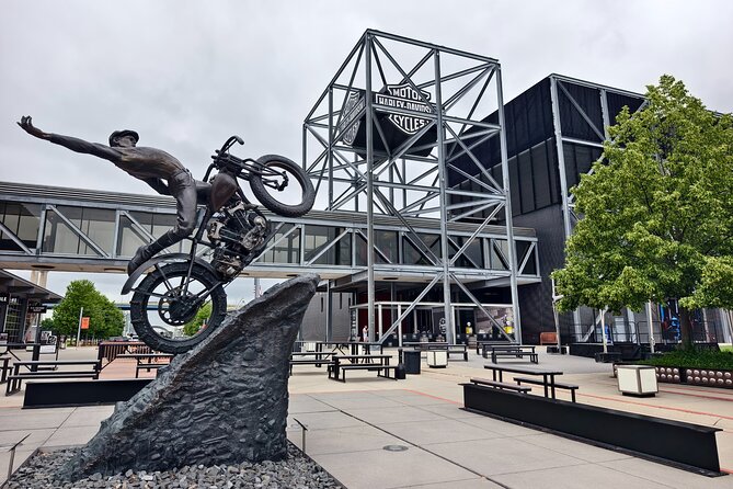 Chicago to Milwaukee Day Trip with Brewery Tour & City Highlights - Milwaukee City Hall in 10 minutes: architecture trivia you’ll actually remember
