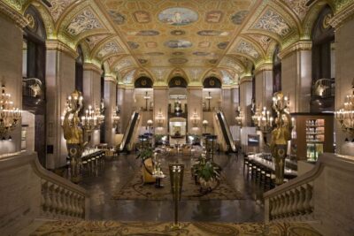 Chicago: Treasures of the Golden Age Walking Tour - Meeting at Chicago Architecture Center and getting extra value from the exhibits