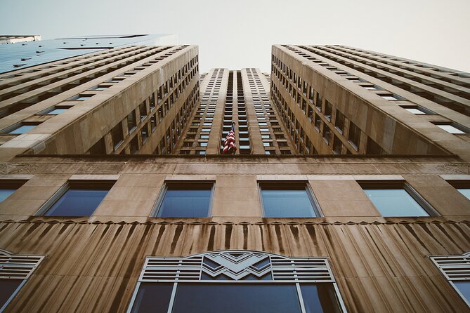 Chicago Walking Tour: Art Deco Skyscrapers Riverfront - Stop 1: Chicago River—spot Art Deco traits on the move