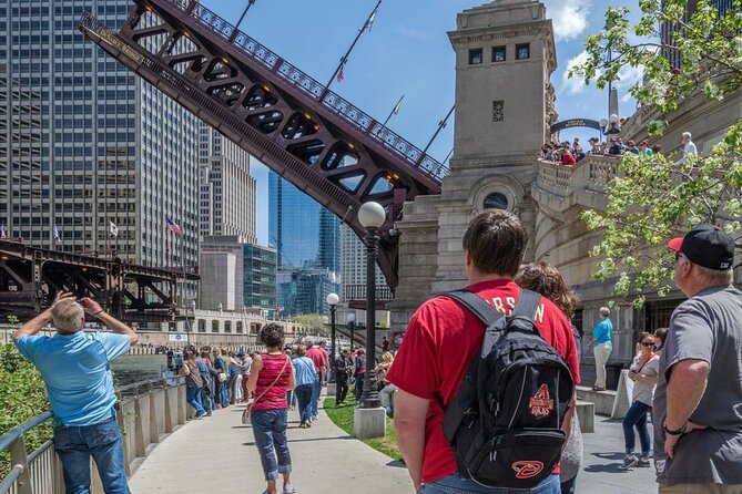 Chicago Walking Tour of Highlights with Free Bike or Kayak Rental - Crown Fountain: public art you can feel, not just look at