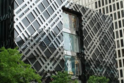 Chicago Walking Tour: The Magnificent Mile - Small-group walking tour rhythm: 1 hour 30 minutes, capped at 10