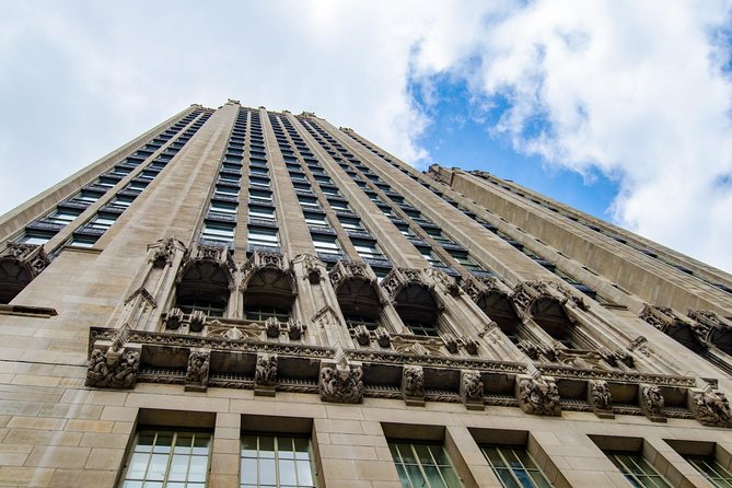 Chicago Walking Tour: The Magnificent Mile - Pace, photos, and comfort: how to make 90 minutes work for you
