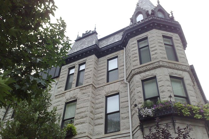 Chicago's Gold Coast Hidden History: A Self-Guided Audio Walk - Stop 1: Dioramas, Lincoln’s deathbed, and the South Side Elevated