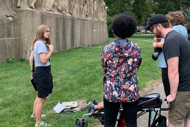 Chicago's Midway, Movies, and the 1893 World's Fair Walking Tour - The tour style: visuals, a small group, and device demonstrations