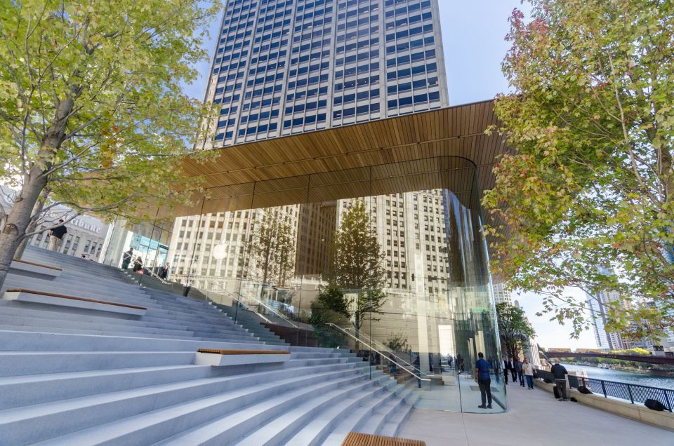 Chicago's Modern Skyscrapers Guided Walking Tour - Daley Center: Modernism with a civic heartbeat