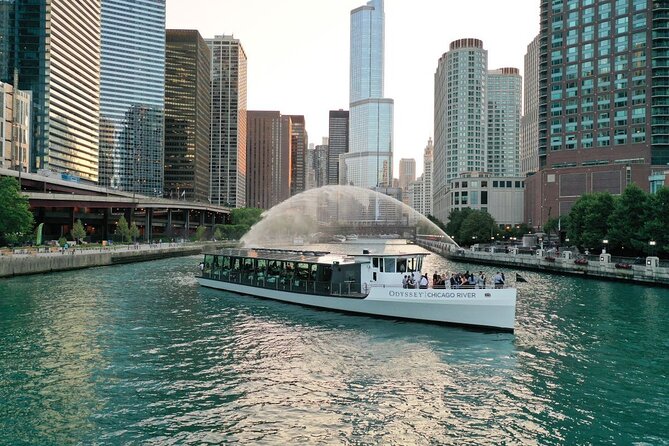 City Cruises Chicago: Fireworks Premier Plus Dinner Cruise - First Minutes Onboard: Table Service Done the Easy Way
