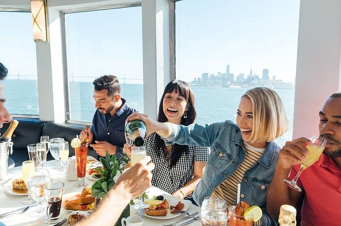 City Cruises Chicago: Signature Brunch Cruise on Lake Michigan - Brunch buffet and unlimited mimosas: how the meal works
