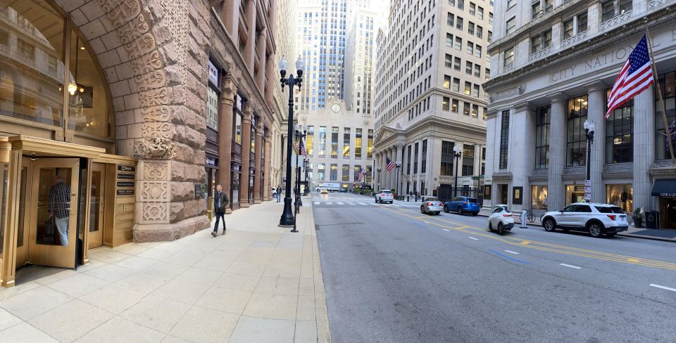 Downtown Chicago TV & Movie Filming Locations Walking Tour - Meeting at Roosevelt University: how to start without stress