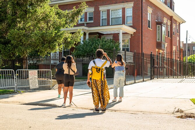 Explore Black History on the Southside of Chicago - Kenwood and Casa de Barack Obama: more than a famous address