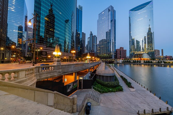 Ghosts of Chicago Family Friendly Ghost Tour - Practical tips: make the most of a nighttime walking tour