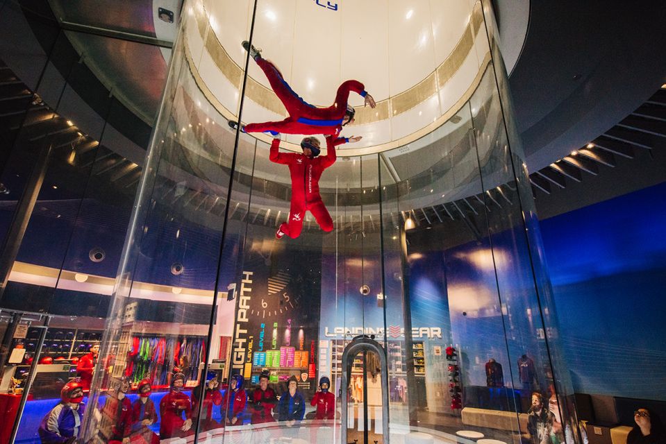 iFLY Chicago-Rosemont First Time Flyer Experience - Your 2-minute freefall: what the 185 mph wind really feels like