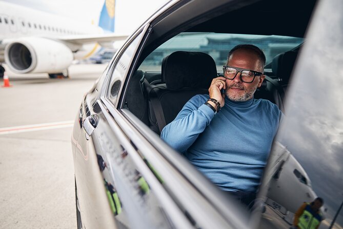 O'Hare Airport Transfer to Chicago, Sedan, Curbside - Top Rated - Flight Delays and the 60-Minute Wait Clock