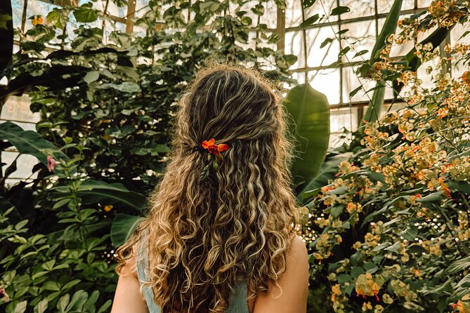 Photo Shoot in Chicago’s Urban Jungle Garden - Should you book this Chicago urban jungle garden photoshoot?