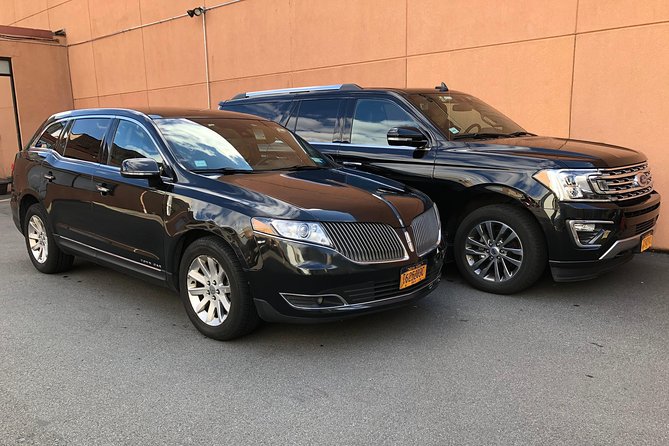 Private Arrival Transfer from Chicago Airports (ORD) (MDW) - The Chauffeur Ride: From Airport to Your Downtown Door
